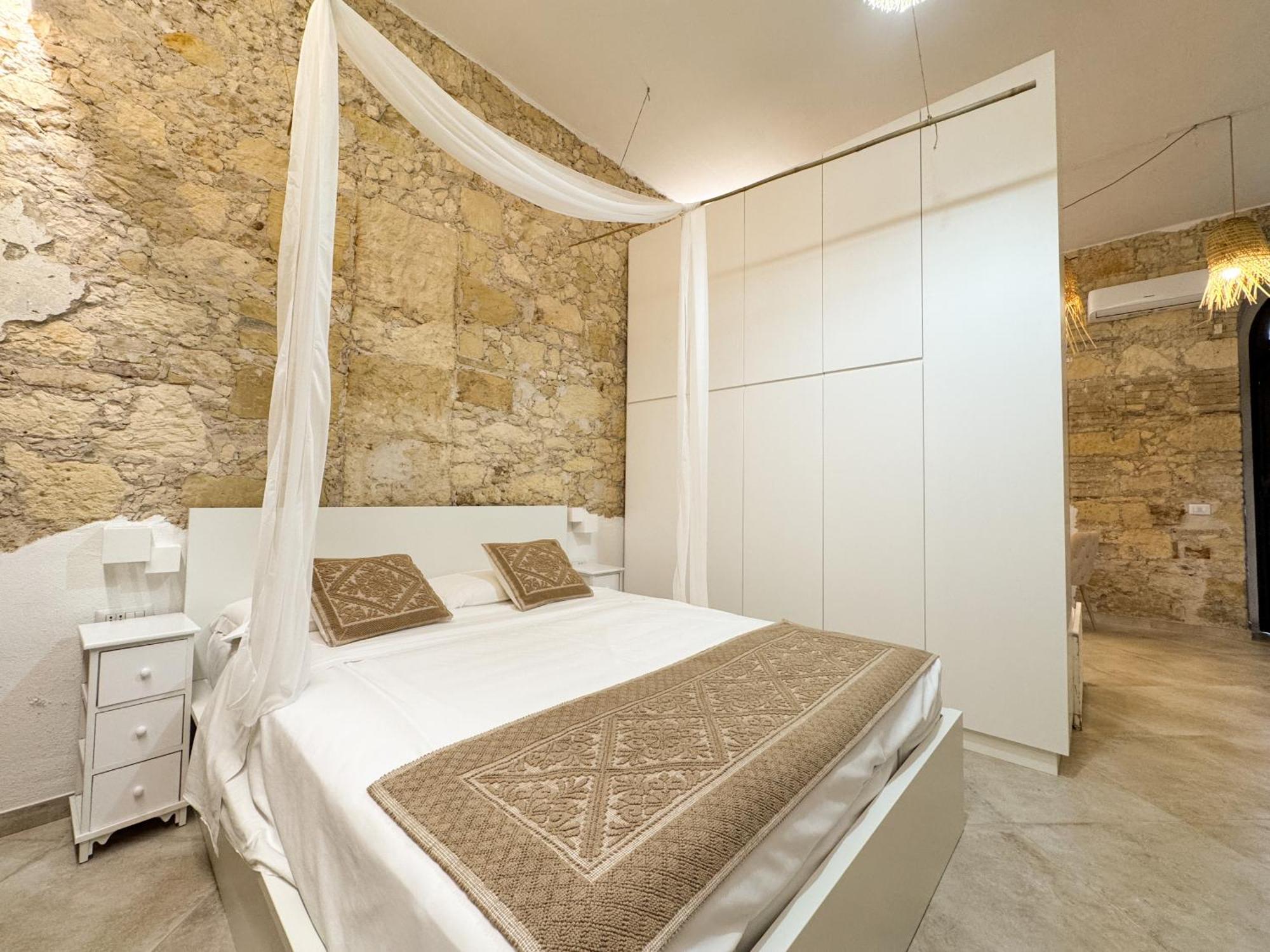 Kalma Villanova - Stone Elegance In The Old Town *
